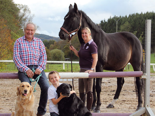 Familie Karduck - Sandra und Johannes Karduck, Sohn Marlon und Hofhunde Deeny und Obelix